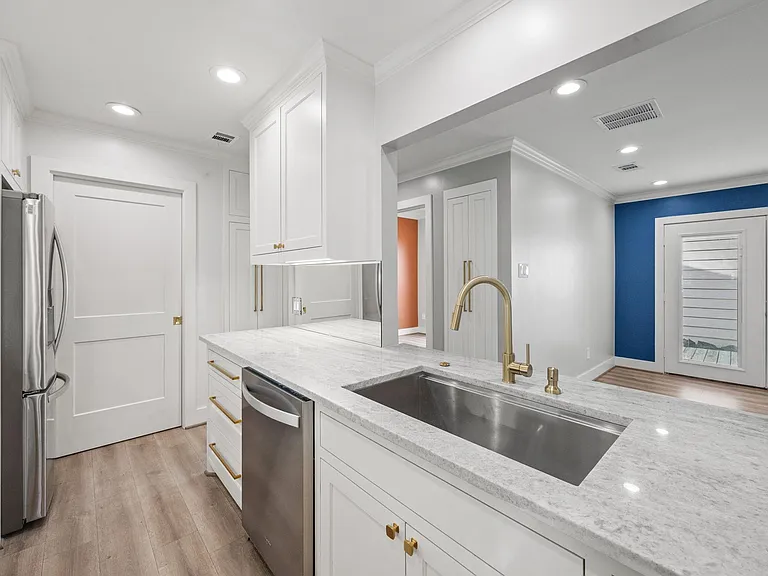 10257 Bridgeland Ln — Photo 8