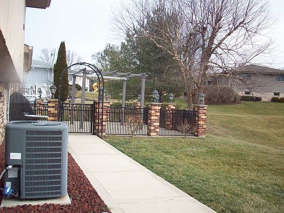 4th image of 11665 Camelot Ln