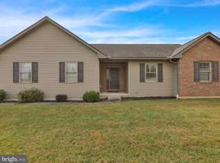 26 Village Dr #L-0027, Fredericksburg, PA 17026