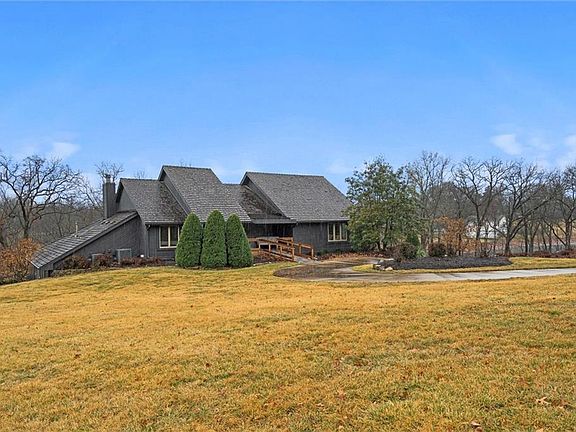 2nd image of 709 NW Cedar Creek Ln
