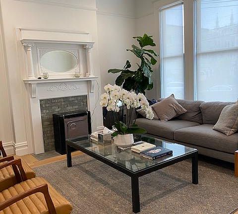 2nd image of 572 Chestnut St #572