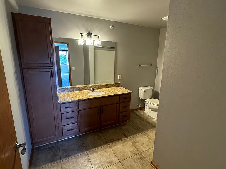 Fairhaven Court Apartments — Photo 33