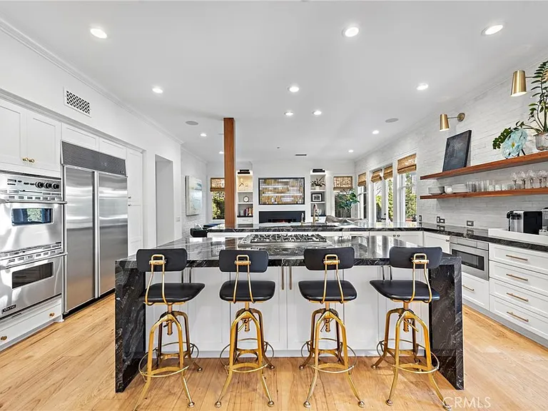20 Cape Danbury — Photo 15