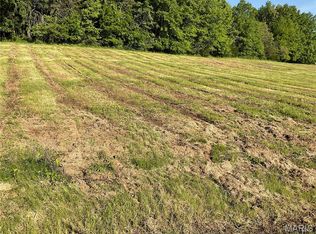 121 Red Barn Ln, Defiance, MO 63341