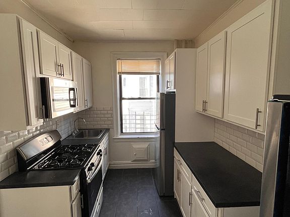 5th image of 96 Fairview Ave #B6