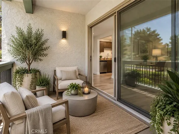 4610 Park Granada Unit 4, Calabasas, CA 91302