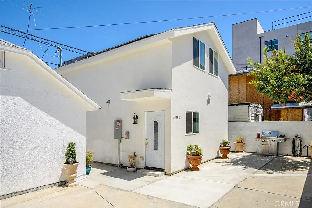 2 bed, 1.5 bath, 783 sqft, $2,650 — Photo 1