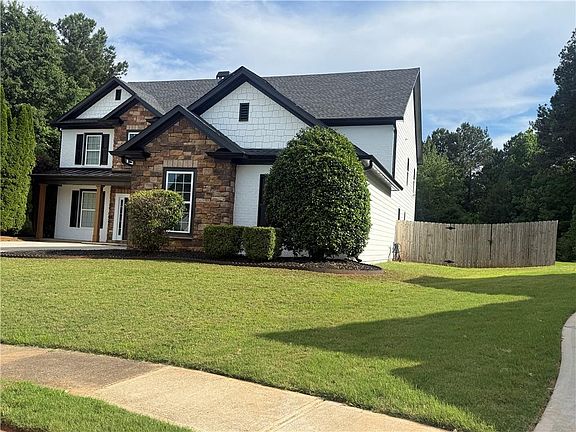 3rd image of 387 Fern Ct