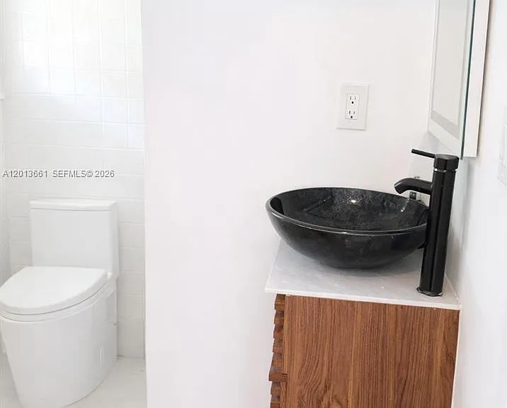 1001 NE 10th St — Photo 9