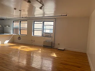 Rented by R New York