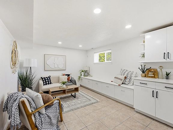 4th image of 599 E Millcreek Way #1B