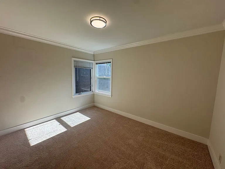 1005 Burlingame — Photo 3