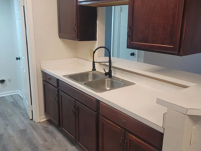 elmtree1401b — Photo 4