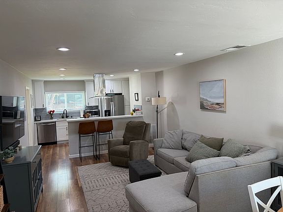 5th image of 808 Laurelwood Ct