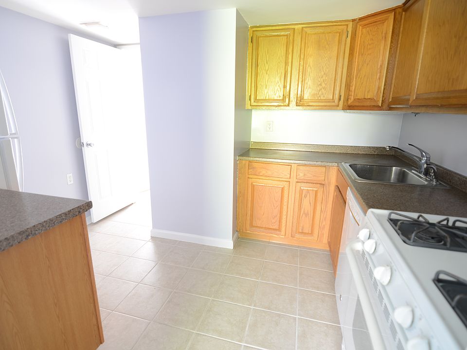 Bright Spacious Kitchen