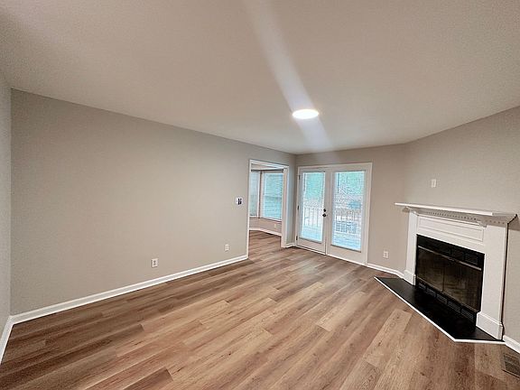 3rd image of 422 Oak Run Dr