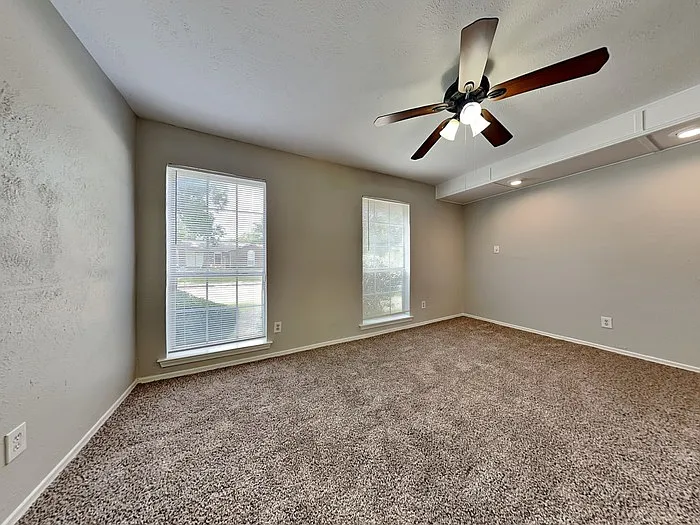 921 Roaming Road Dr — Photo 8