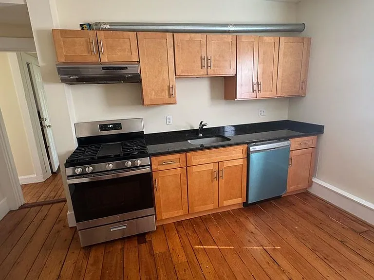 10-28 Centennial Pl — Photo 2