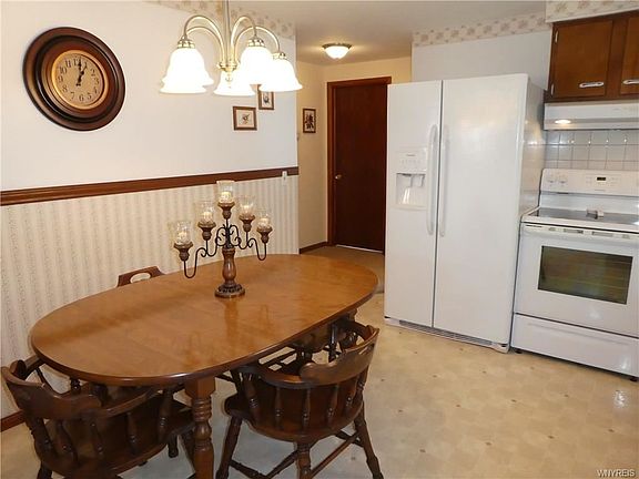 4th image of 74 N Seine Dr