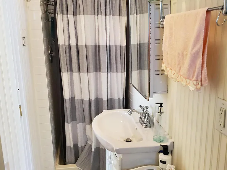6 Webb Ave #6 — Photo 7