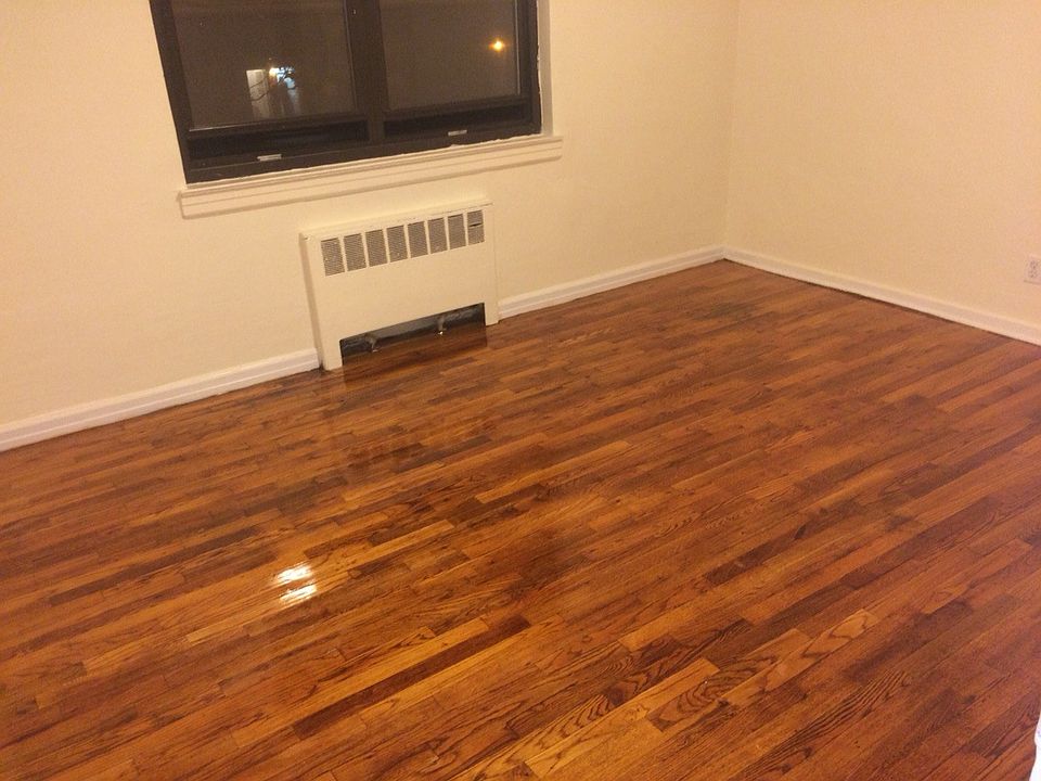 1st image of 425 Falcon Ave #1
