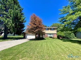 1314 Stratford Ln, Fostoria, OH 44830