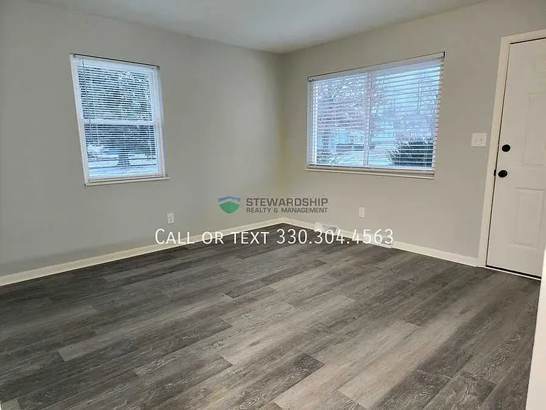 2559 Edwin Ave — Photo 11