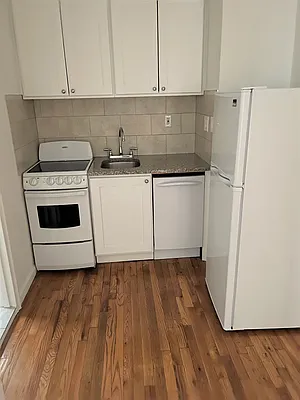 Rented by City Connections Realty | media 19