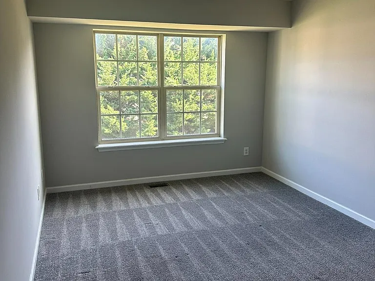 250 Meriweather Dr — Photo 13