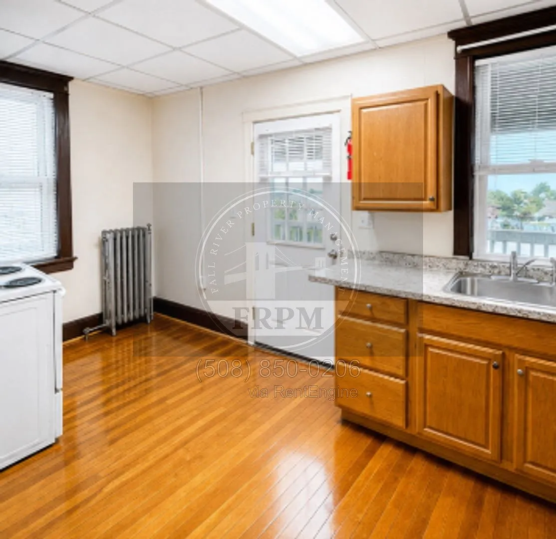 3 bed, 1.0 bath, $1,450 — Photo 1