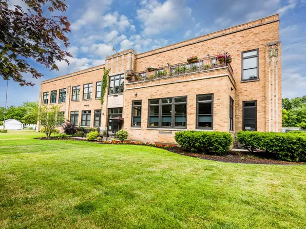 2214 S State St Unit 209, Saint Joseph, MI 49085