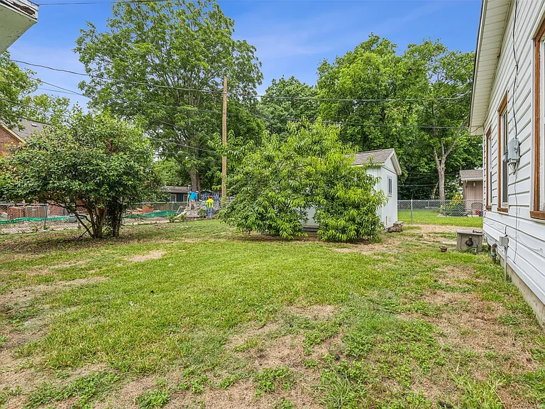5805 Tracyne Dr — Photo 25