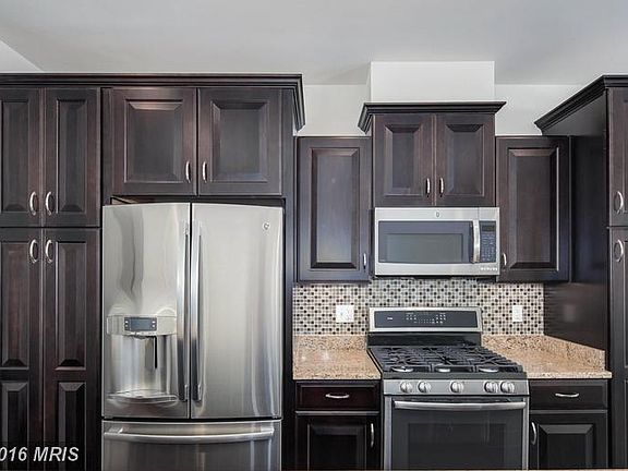 5th image of 319 N Upton Ct