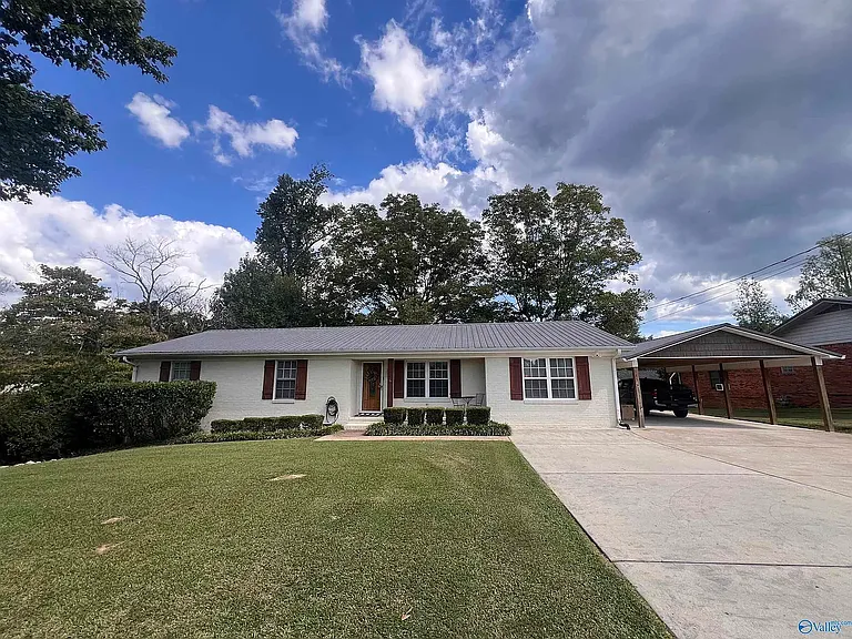 2677 Robertson St E — Photo 1