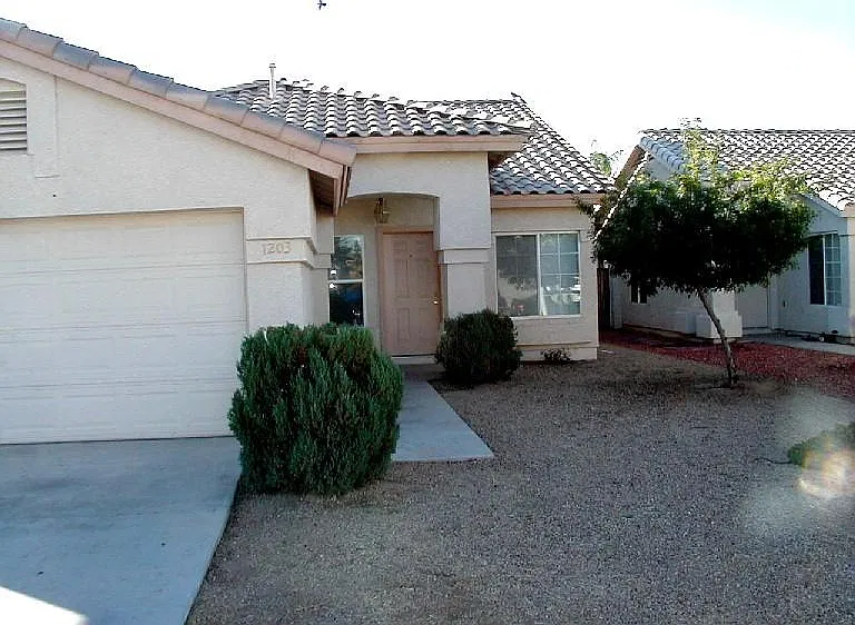3 bed, 1650 sqft, $2,300 — Photo 1