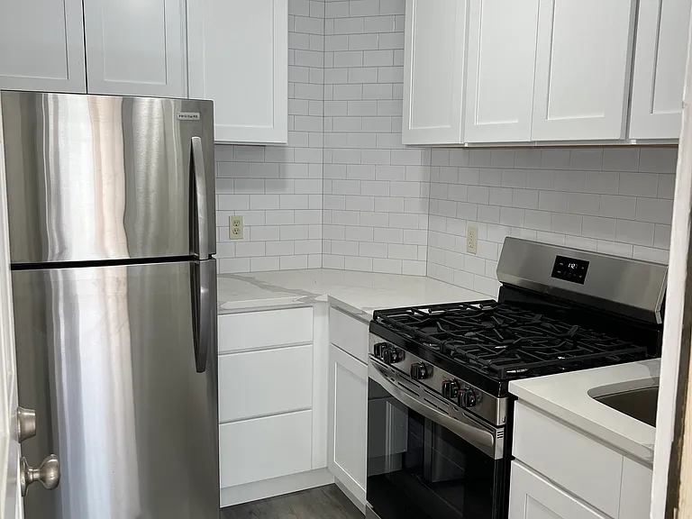 101 Eileen St #4 — Photo 3