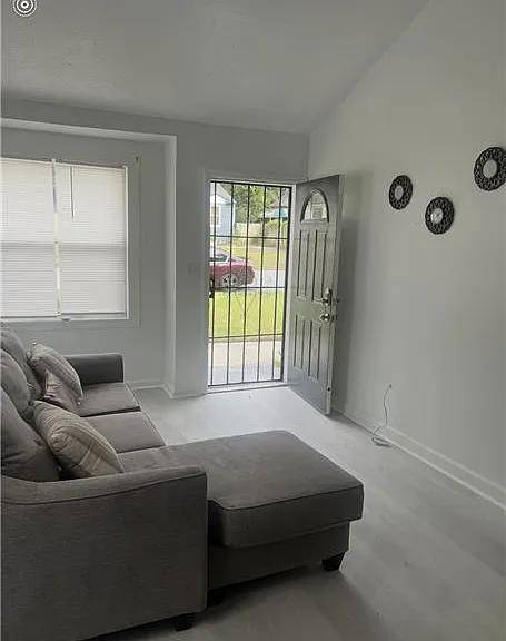 1851 E 24th St #ROOM RENTAL — Photo 3