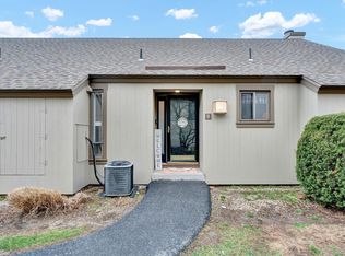 8 Great Meadow Ln #8, Avon, CT 06001