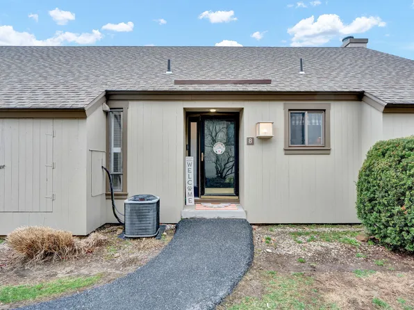 8 Great Meadow Lane #8, Farmington, CT 06001