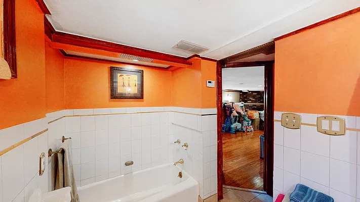 Sold by Capri Jet Realty Corp | media 31