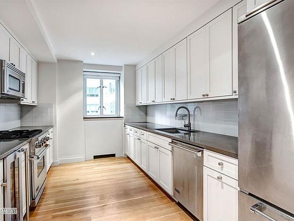 3rd image of 200 E 66th St APT E604