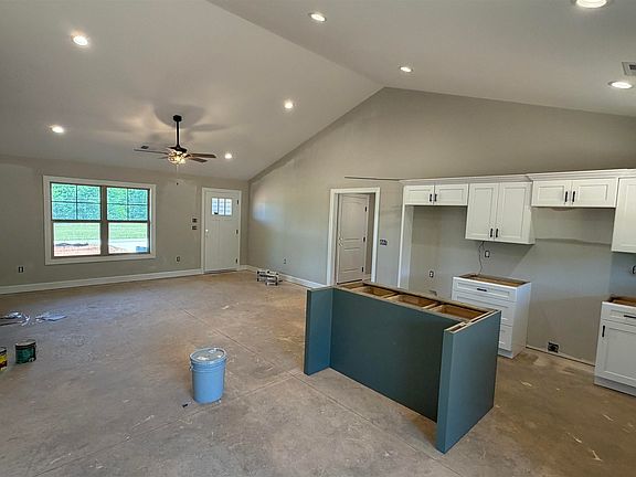 5th image of 1079 N Green Riv