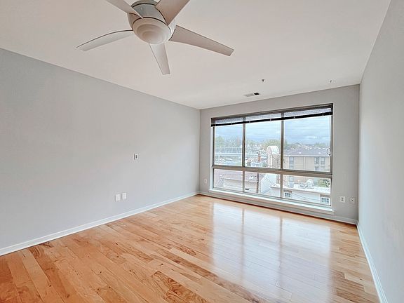 5th image of 2200 N Westmoreland St Unit 303