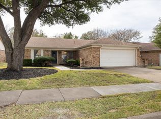 6628 Fair Oaks Dr, Watauga, TX 76148
