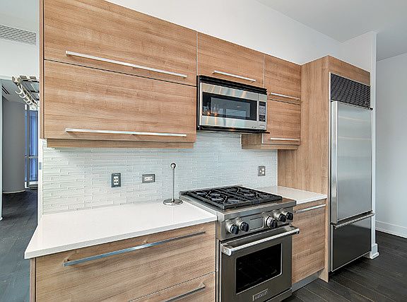 5th image of 110 W Superior St Unit 1402