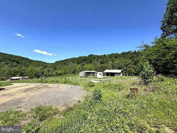 4th image of 373 Strodes Run Rd