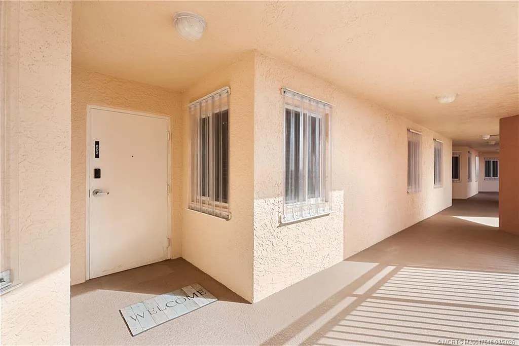 2 bed, 2.0 bath, 1405 sqft, $4,500 — Photo 2