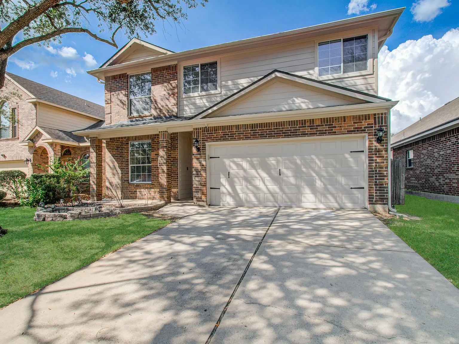 4 bed, 2.5 bath, 2349 sqft, $2,490 — Photo 4