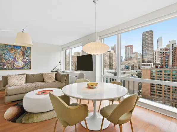 100 Riverside Boulevard image 3 of 11