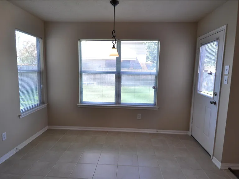 5823 Ridgebluff Ln — Photo 7